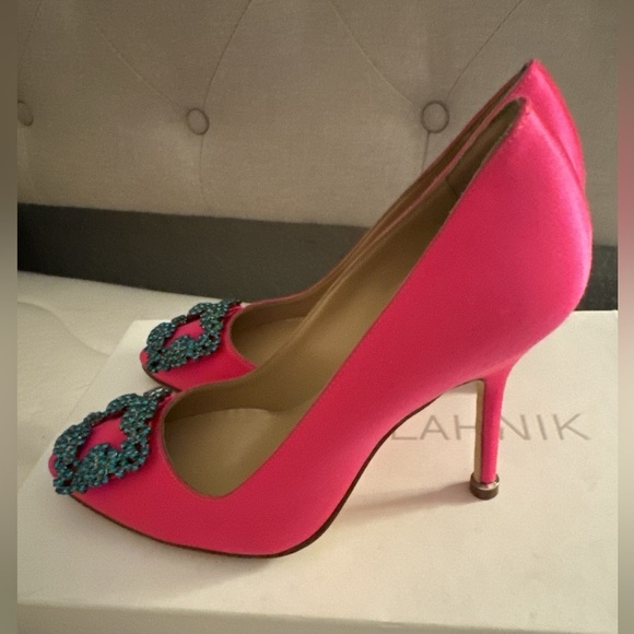 Manolo Hangisi Crystal Buckle Pump - Picture 2 of 4